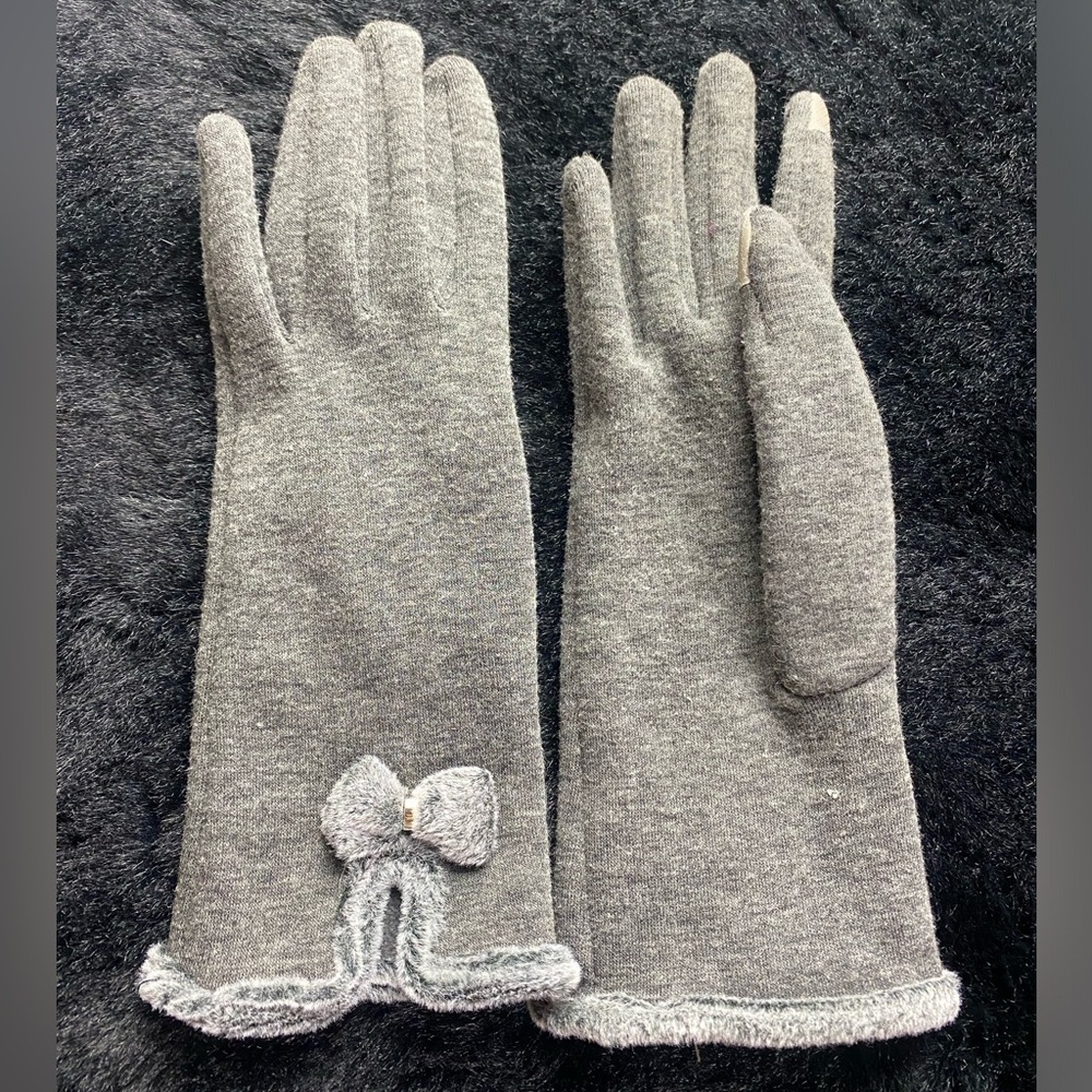 Elegant Gray Women's Gloves with Bow Accent Small